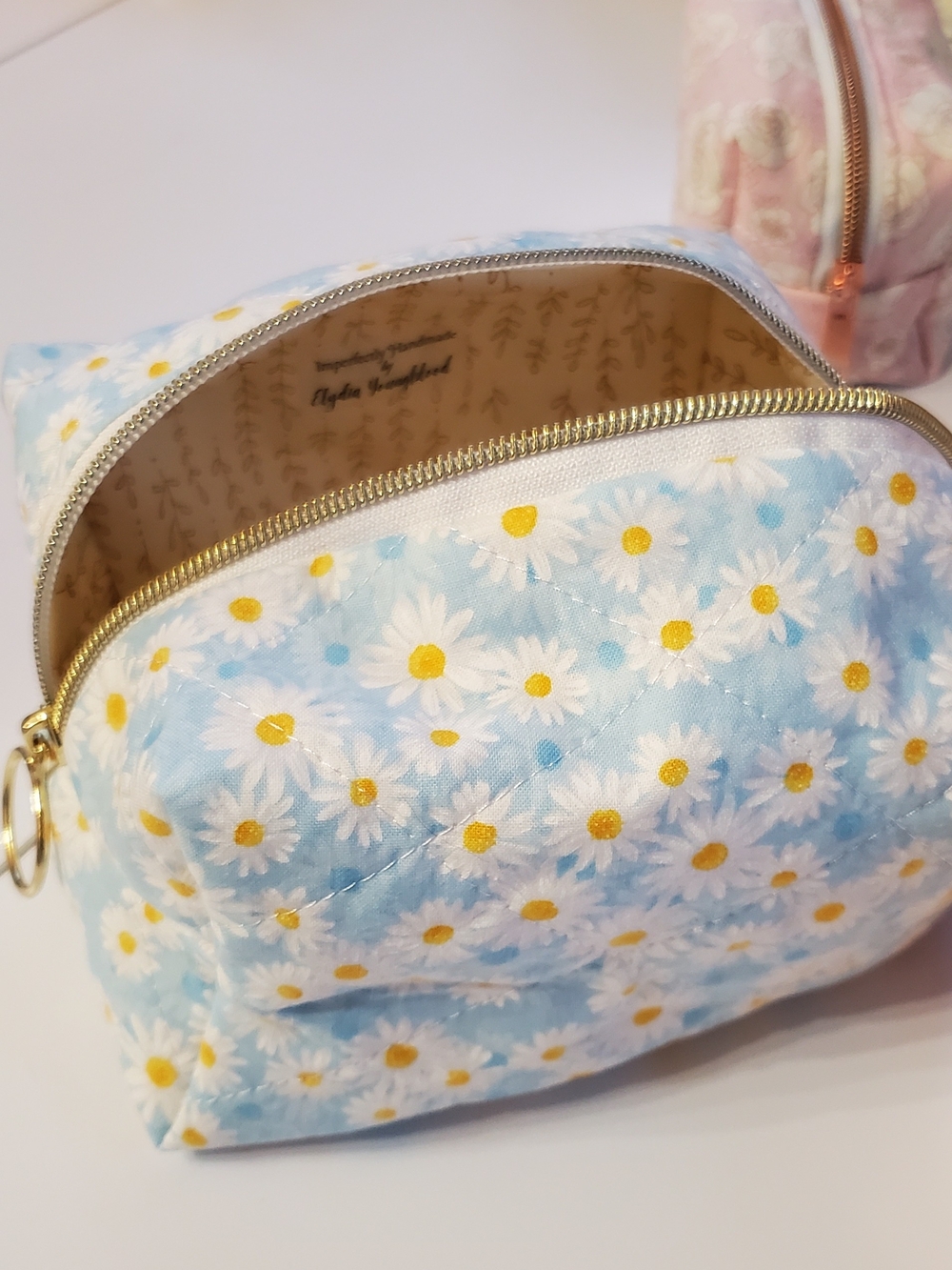 Floral Daisy Cosmetic Pouch - Light Blue